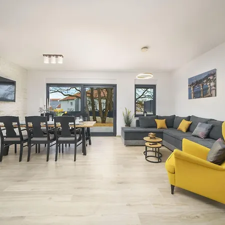 Two Bedroom With Terrace And Swimping Pool Vodice