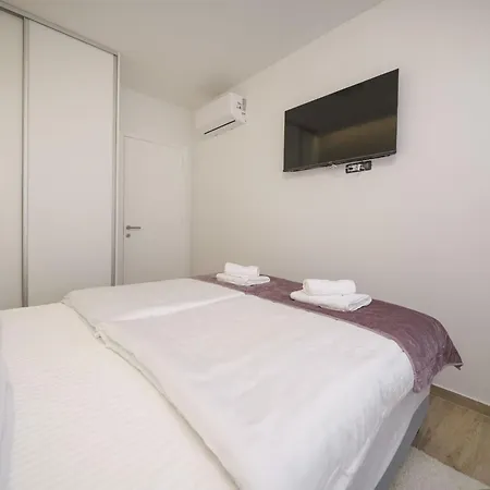 Two Bedroom With Terrace And Swimping Pool * Vodice